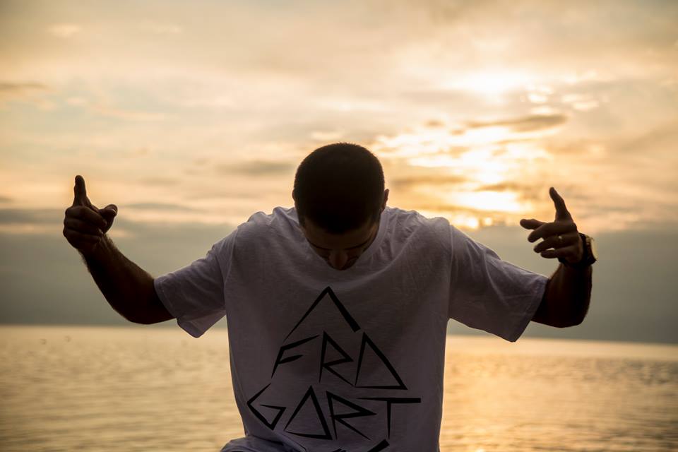 Assista ‘Sem Galho pra Rei’, novo clipe de Fragart