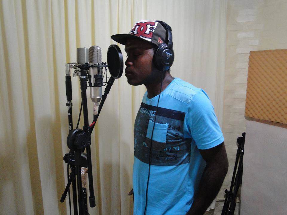 Mano Éder lança single ‘É Só Guerra Que Se Vê’