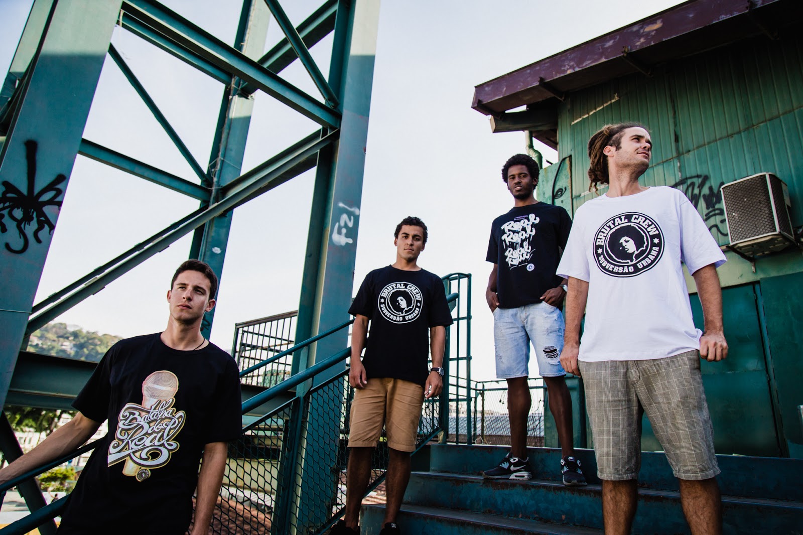 Batalha do Real faz colab com a Outlawz e lança camisetas de hip-hop em comemoração aos 13 anos do evento, pioneiro do rap nacional
