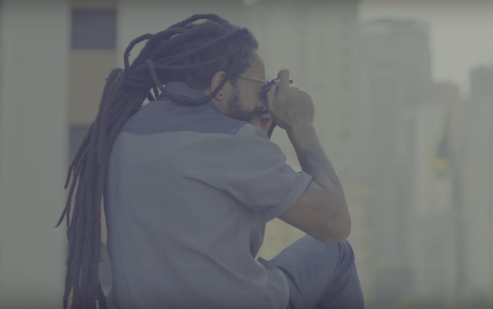 Primeiro single do novo disco de Rael, “Rouxinol” ganha videoclipe