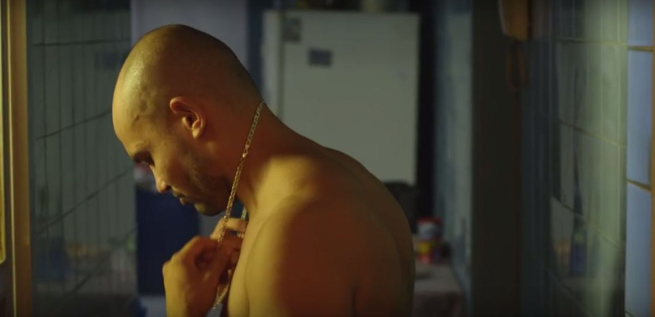 Chico Tadeu lança clipe de “Toda Malandragem” e mostra a vida potente do subúrbio carioca