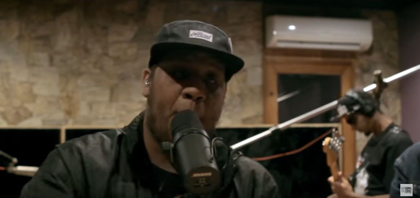 Kamau lança clipe “Com Licença”  em Studio Live com grupo Plano A