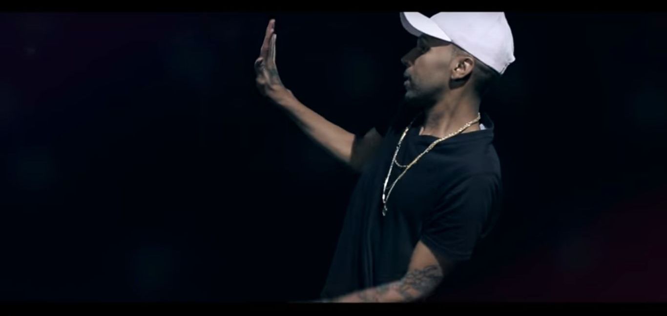 Raffa Moreira apresenta clipe do single ‘Toca Black Trança’