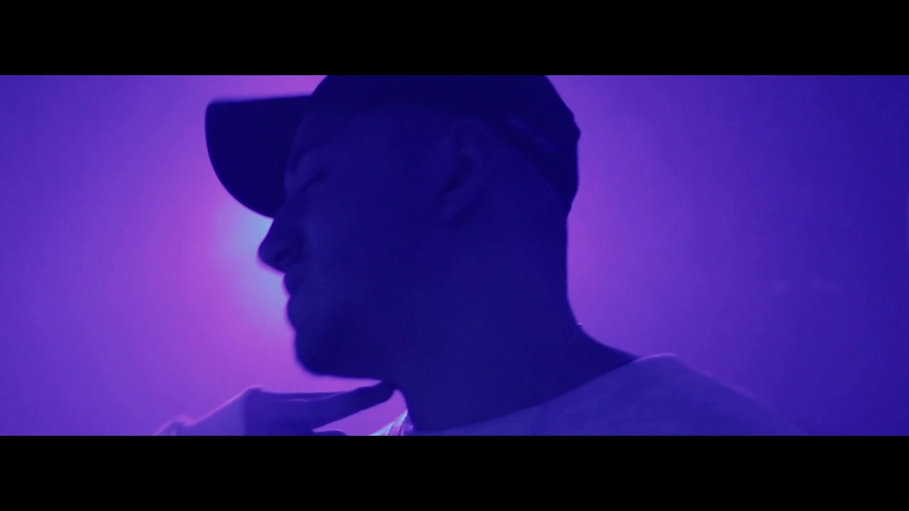 Akerman lança clipe de “$INALOA”