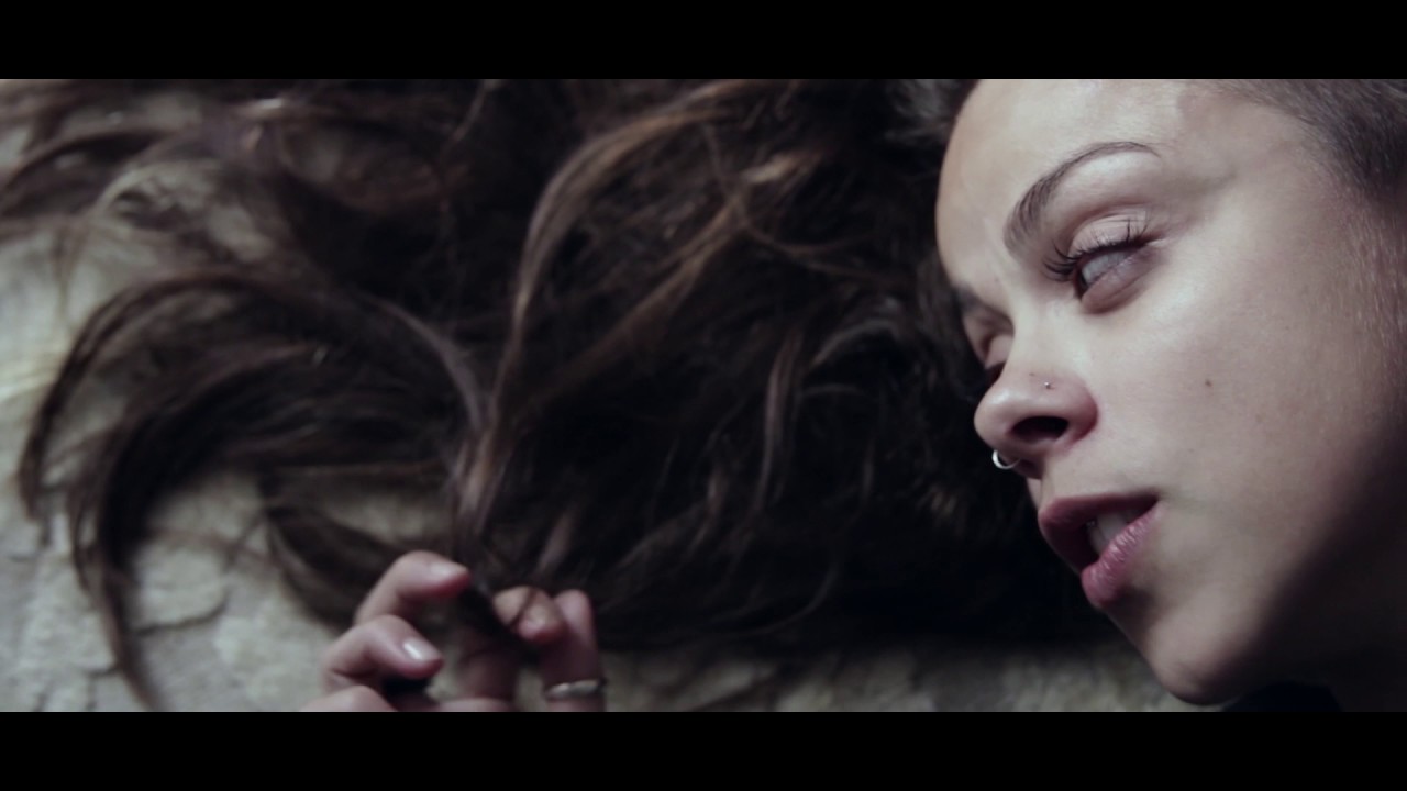 Letícia Picolo lança clipe do single ‘Dias Tristes em San Junipero ial)