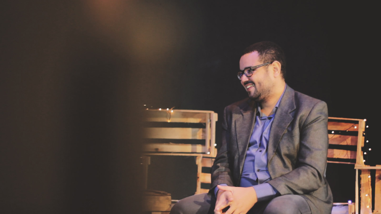 ‘O Tal show’: talk show narra a vida suburbana em forma de entrevistas