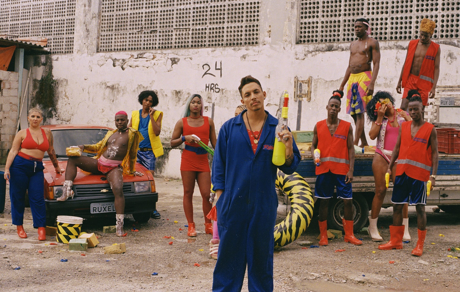 Ruxell entra em clima de verão com novo clipe “Zona Oeste”