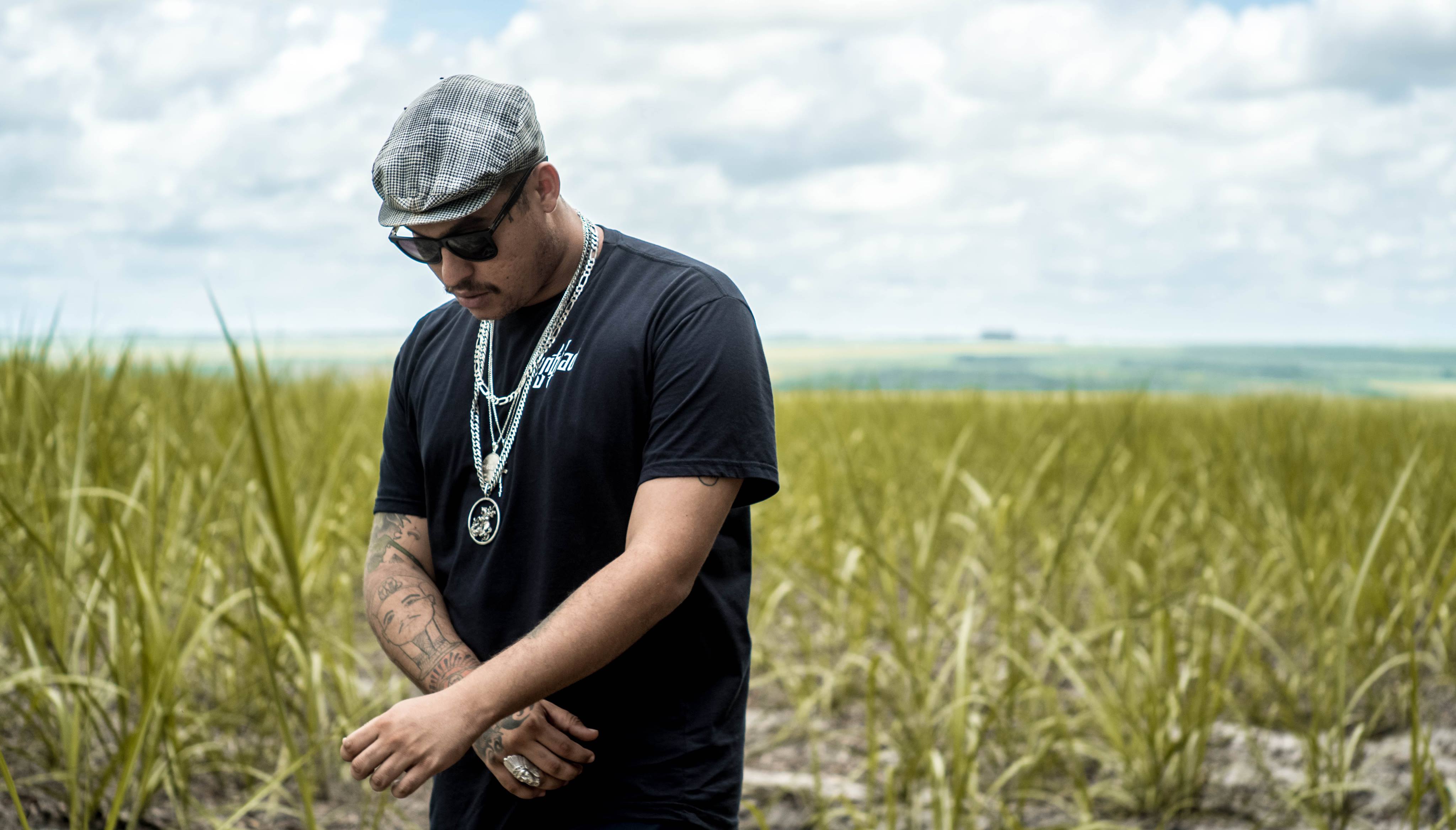Diomedes Chinaski chega para show na festa Rap Clandestino em São Paulo
