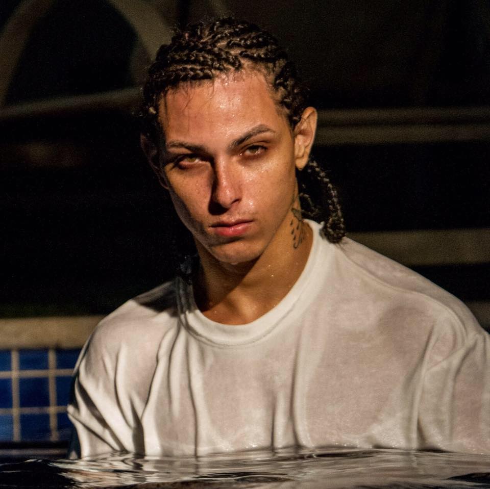 Liink  transforma solidão em poema em seu novo single ‘Falta Alguém’ . Confira!