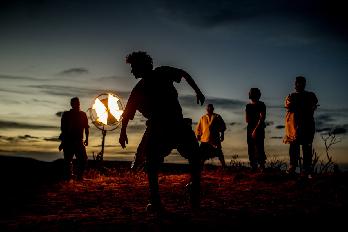 Cordel Do Fogo Encantado mergulha em suas raízes no clipe de “Liberdade”