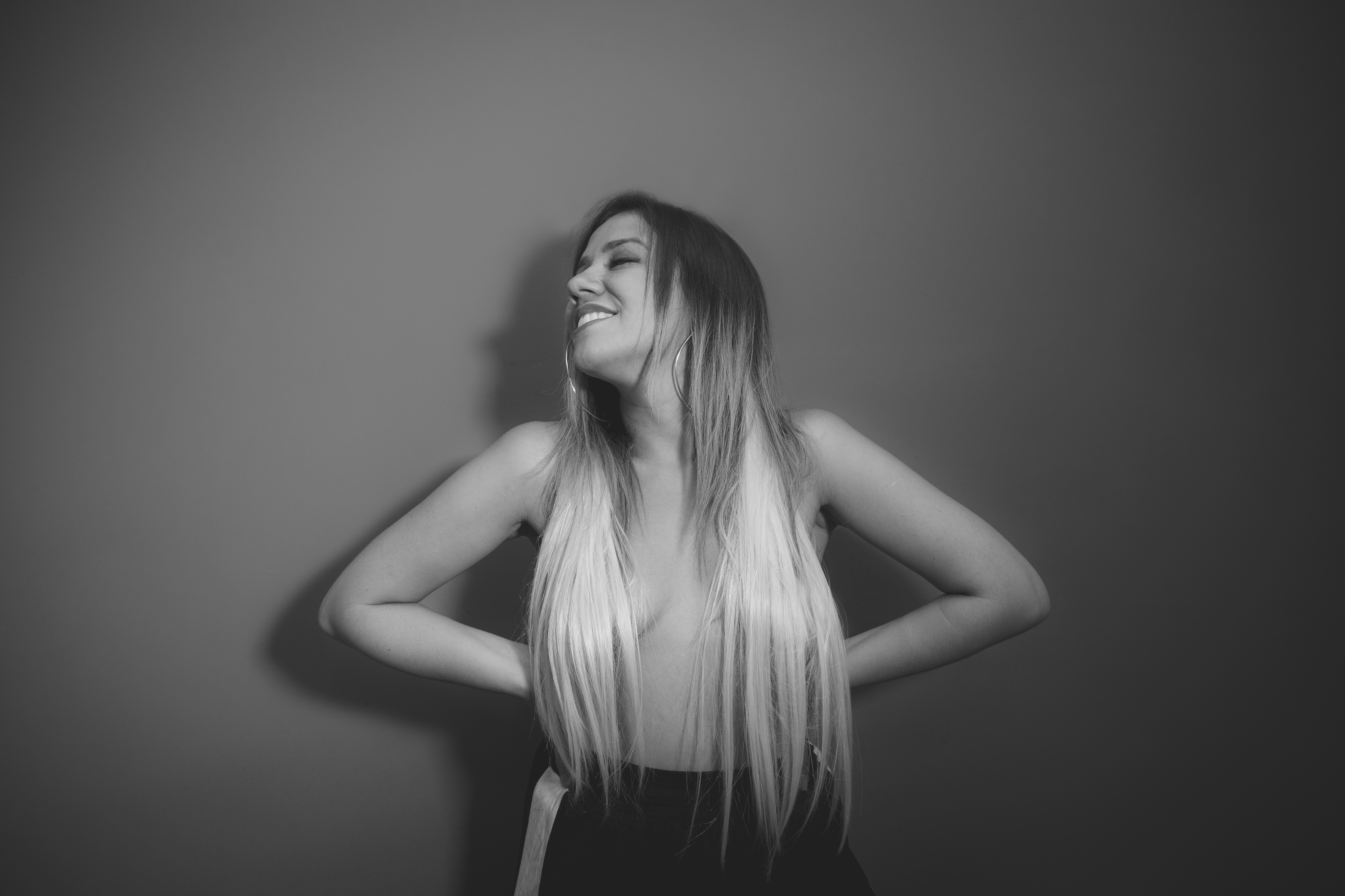 Carolzi lança EP ‘Herdeira dos Meus’, primeiro da carreira da cantora