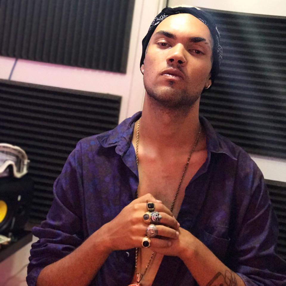 Luiz Lins canta Belchior com muita emoção e leveza