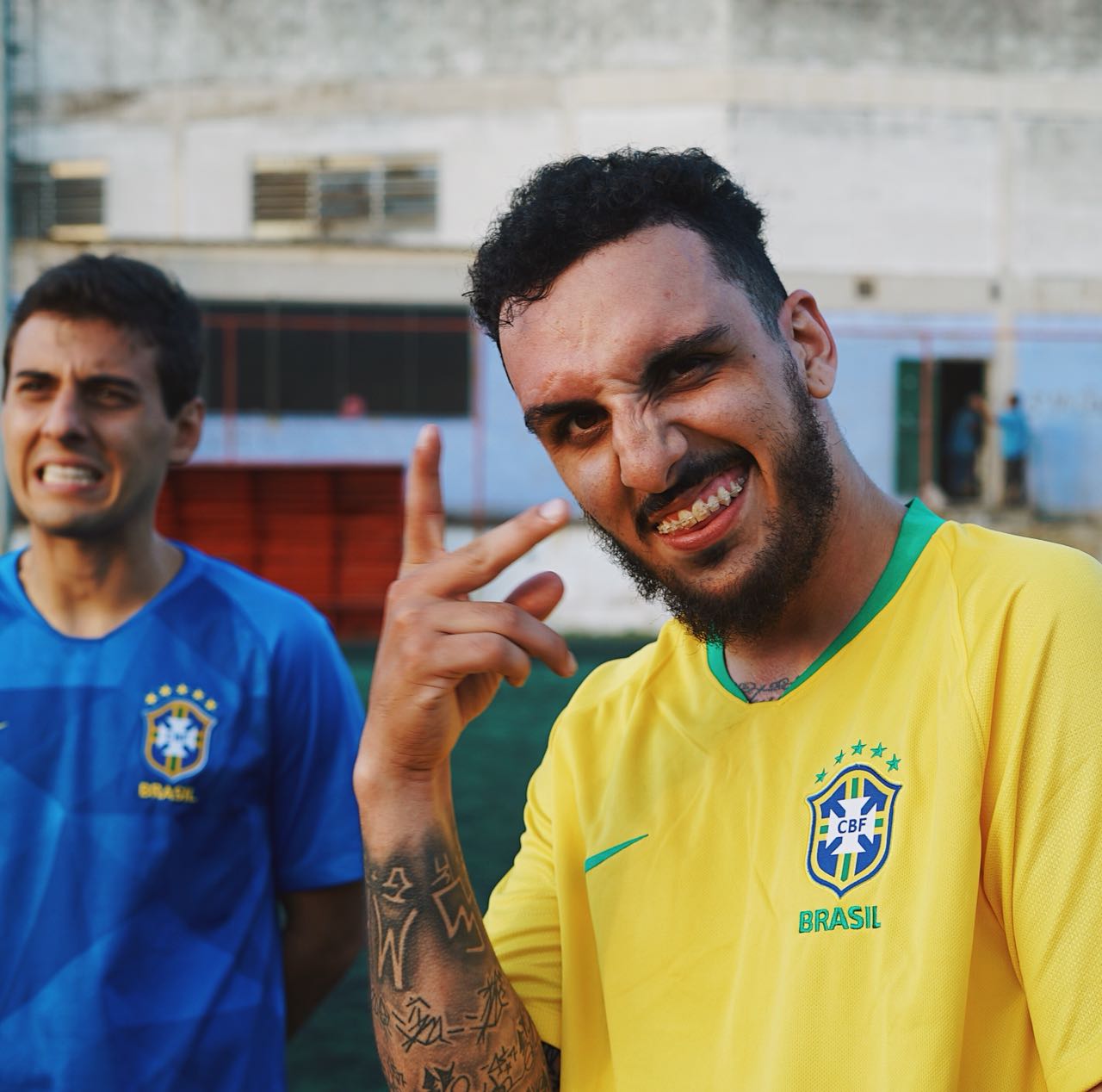 Falatuzetrê e Fábio Brazza lançam clipe inédito de NASAL TURAS F.C.