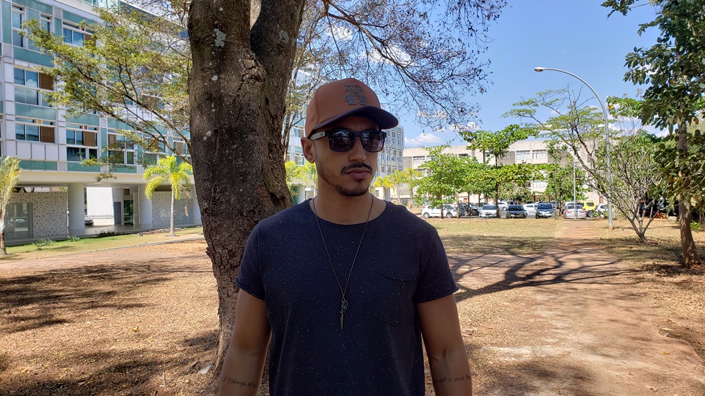 Rapper brasiliense Apache tá podendo e ostenta com o hit “Sexta tem”
