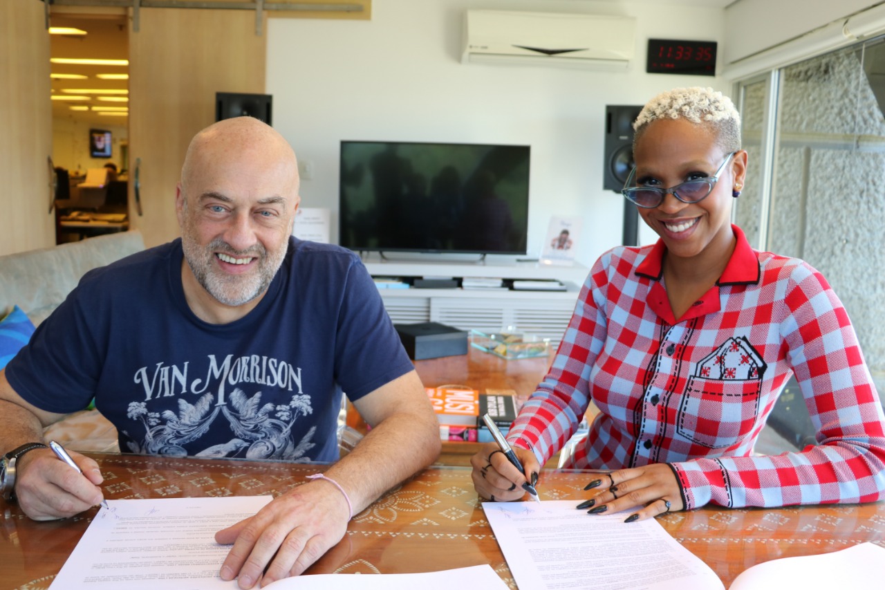 Karol Conka assina com a Sony Music