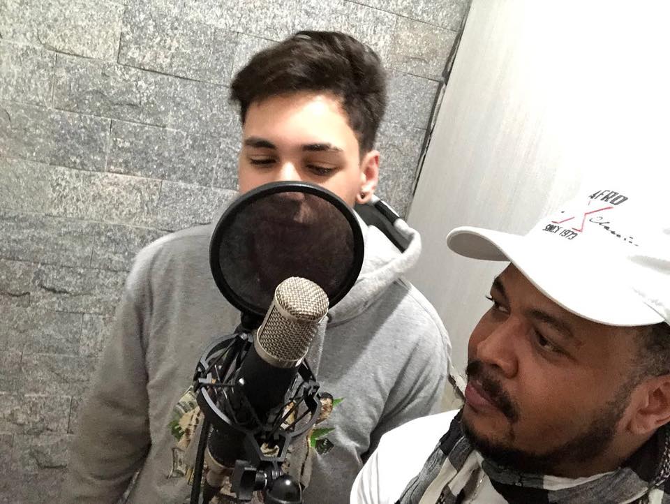 Afro-X lança música com filho Ryan