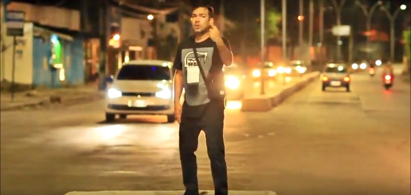 A revolta destilada no novo clipe de Licio Gomez