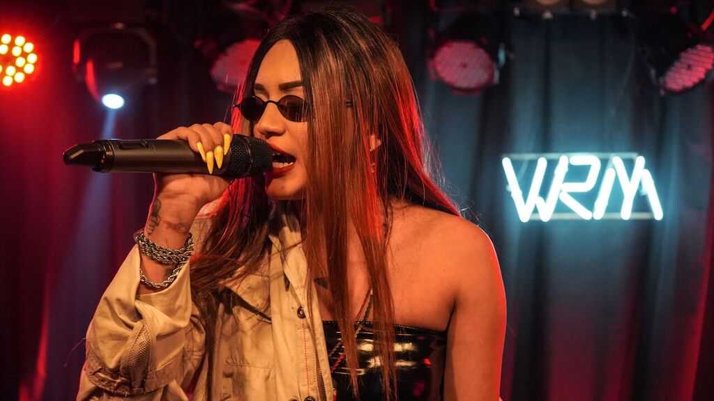 Nabrisa canta “É Incrível“, “Geração do Pecato 2“, “Passarin” e “Mentira“ em Showcase da (WRM)