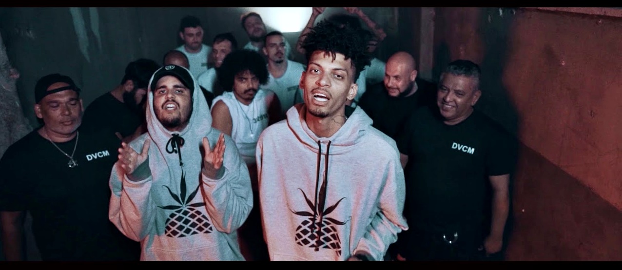 Tiago Mac e Bob do Contra juntos no single e clipe ‘Boa Sorte’