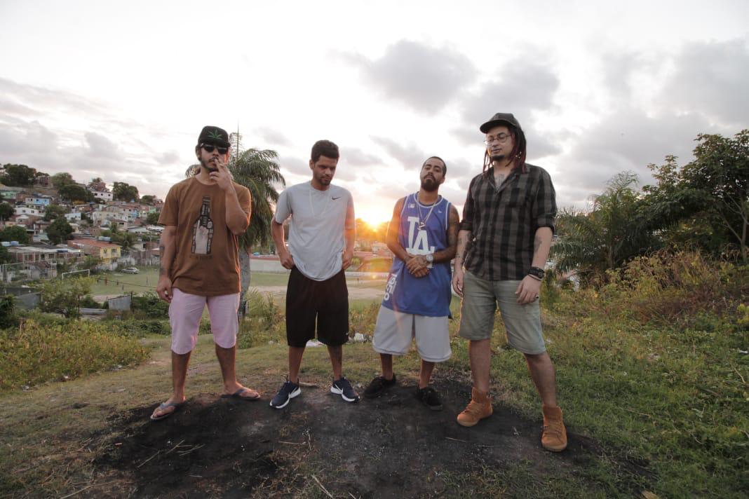 Chave Mestra lança clipe retratando os corres do dia-a-dia do trabalhador suburbano