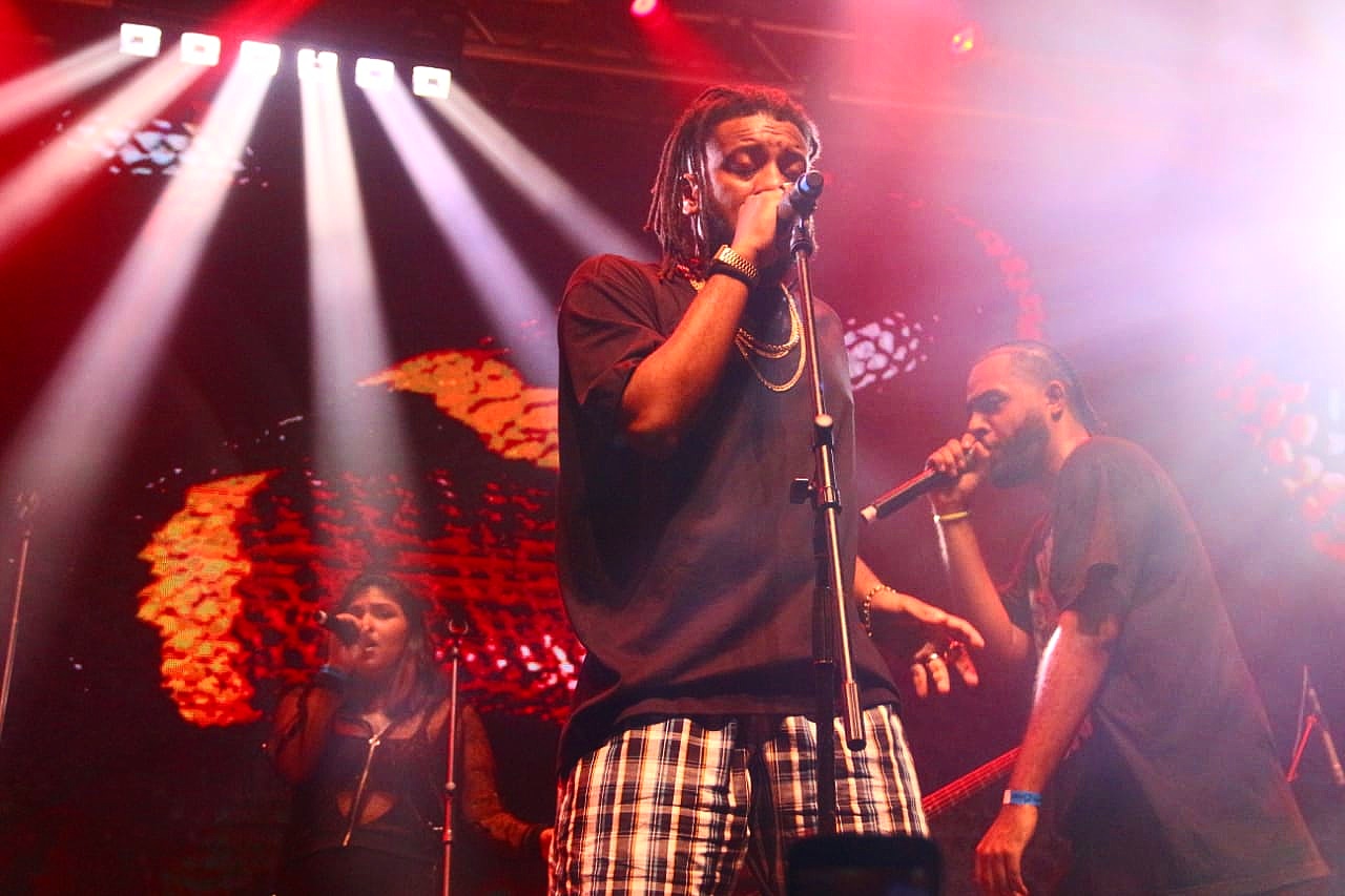 BK invoca o Deus do Furdunço e faz show memorável no Circo Voador