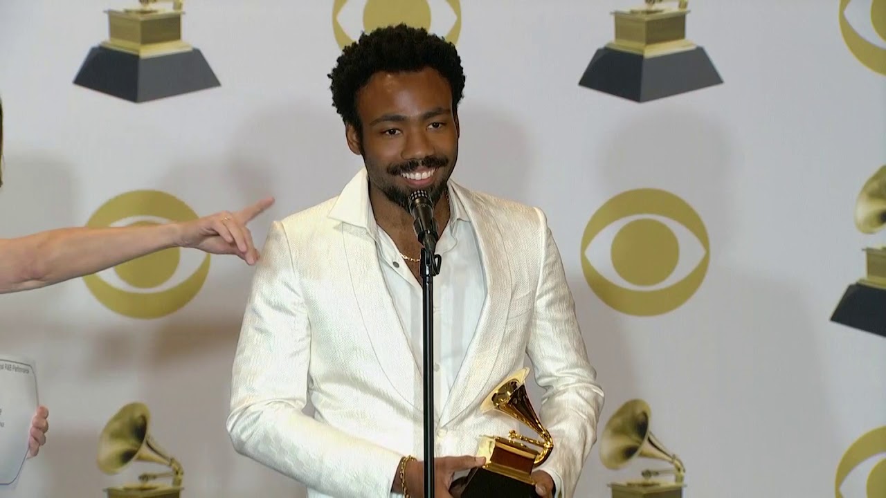 ‘This Is America’, de Childish Gambino, torna-se a primeira música de rap a ganhar o Grammy de música do ano.