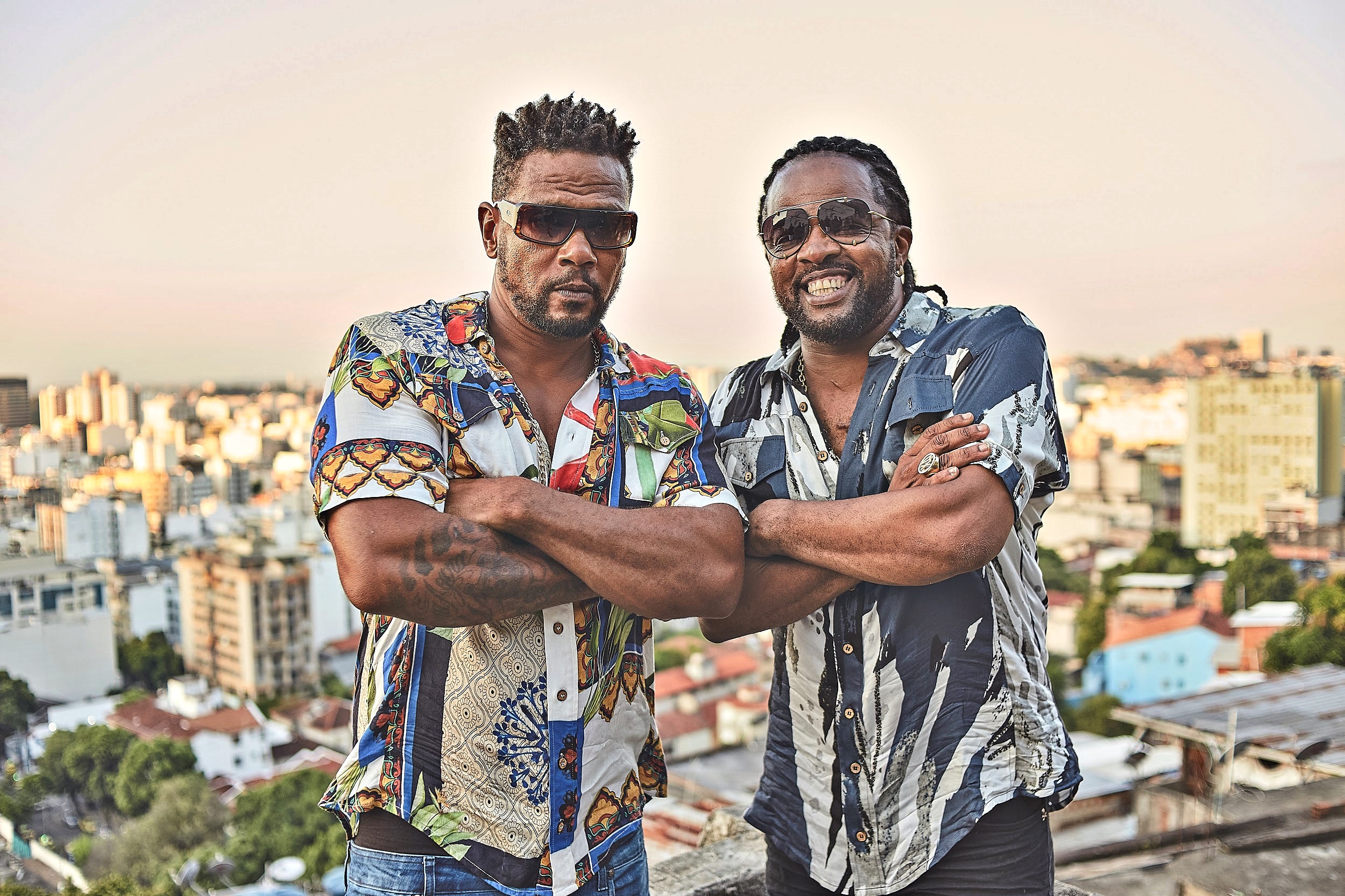 Edi Rock e Xande de Pilares lançam single e clipe “Corre, Neguin”