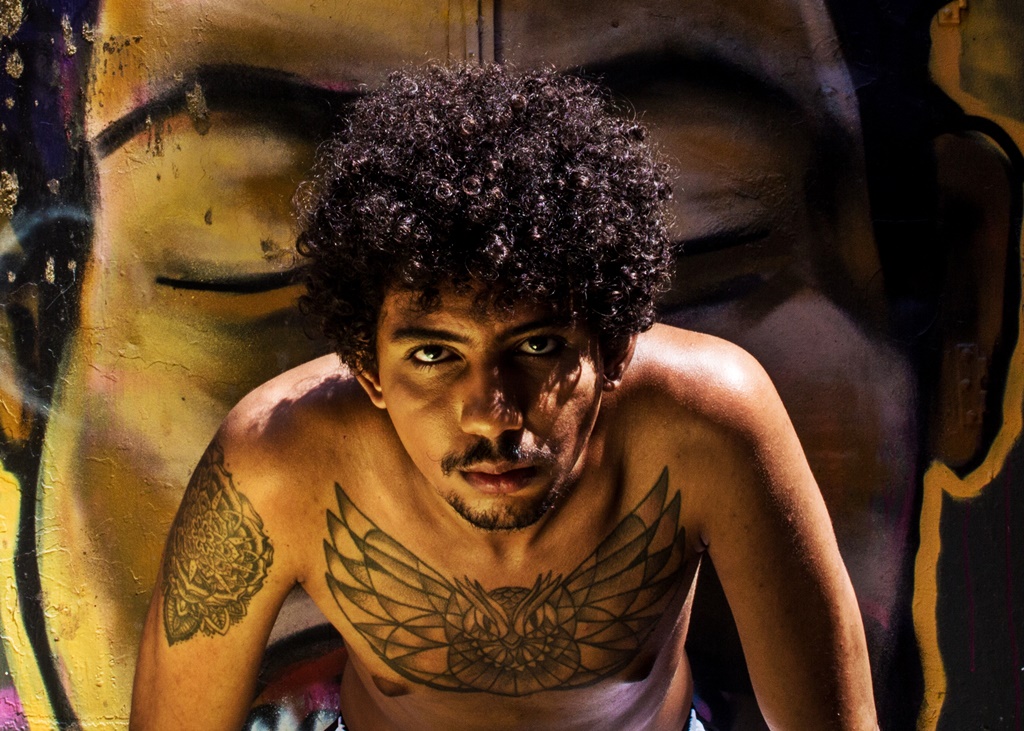 Kellvn lança single “Cura” acompanhado de clipe
