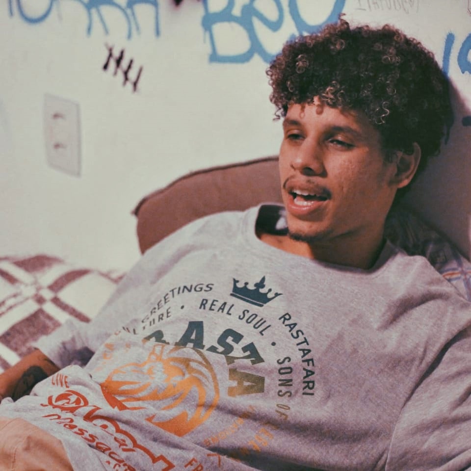 Offline – O videoclipe de Lofi Hip Hop necessário, para uma época sombria.