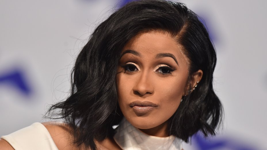 Cardi B enfrenta processo por briga em casa noturna