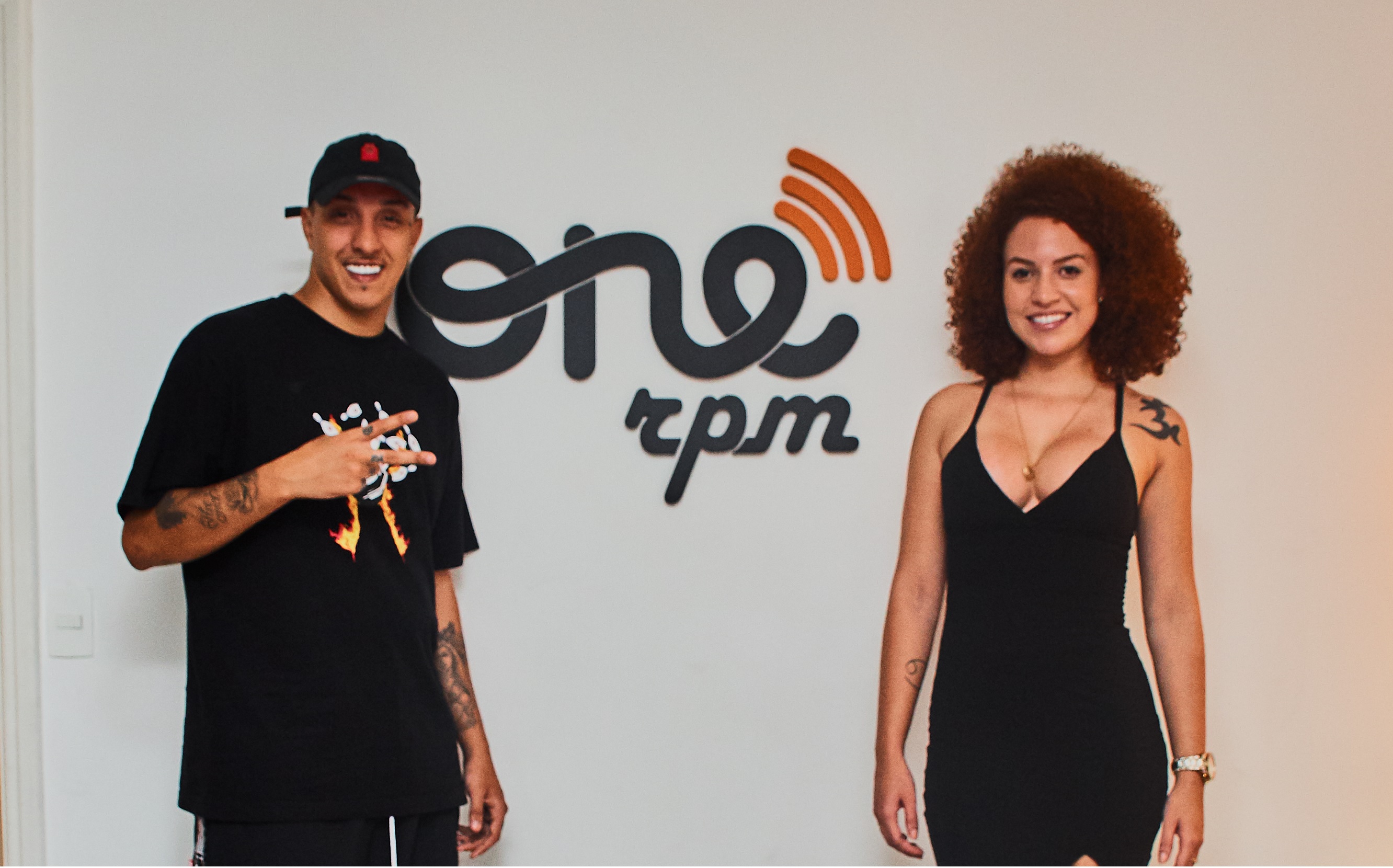 Delacruz  e Ananda assinam contrato com a ONERPM