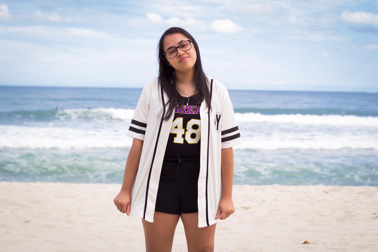Lucy de Oliveira lança videoclipe da faixa “Me Ouve”