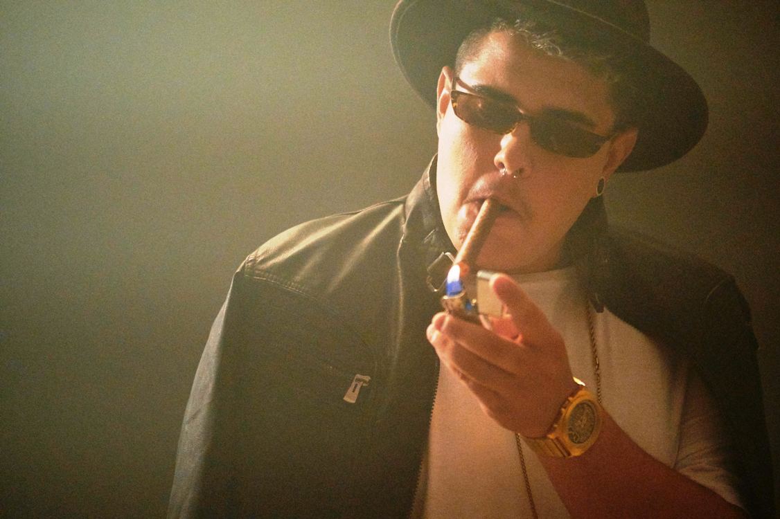 Trapper Mucão lança clipe inspirado na MTV dos anos 90