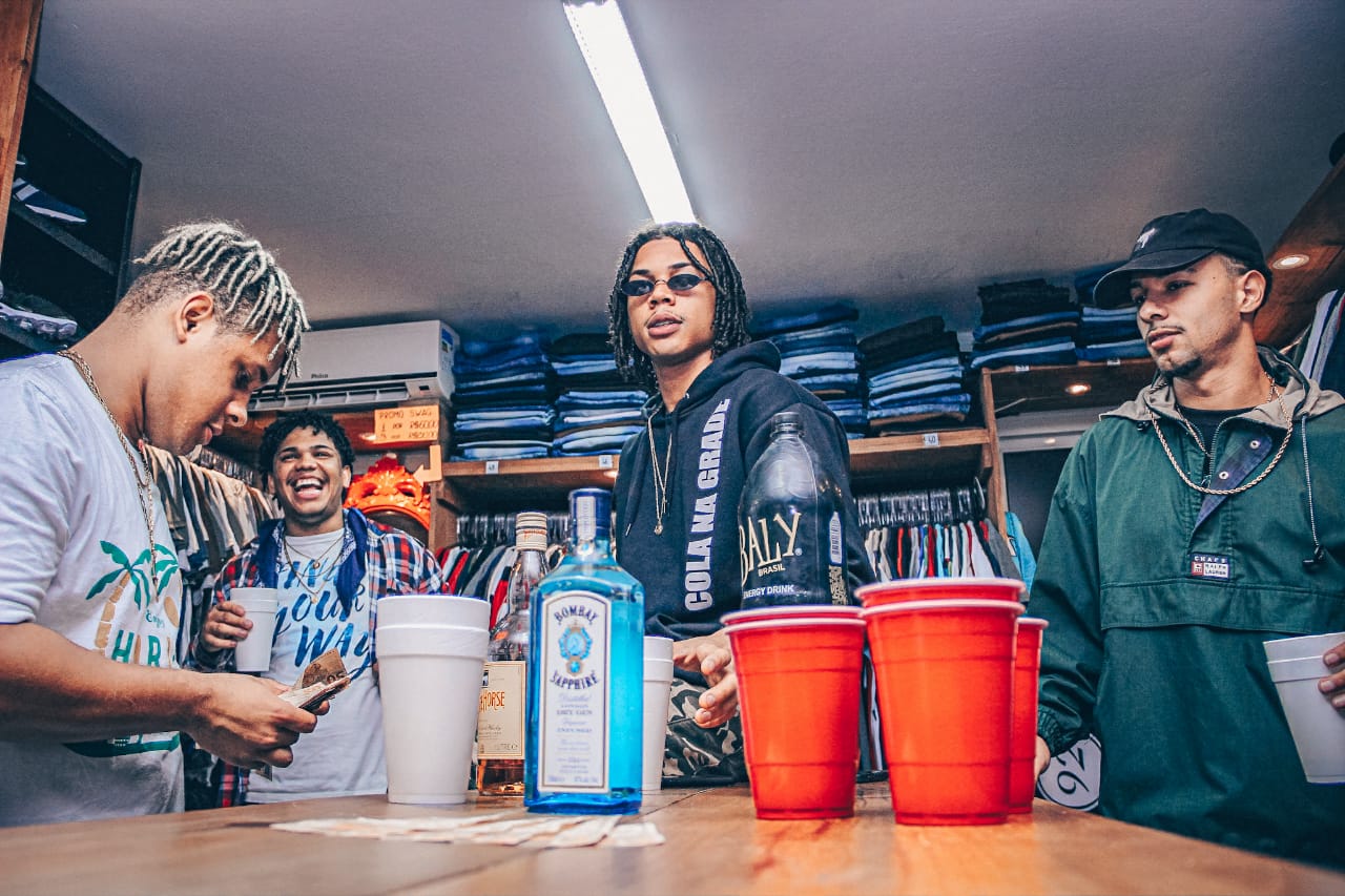 Assista ao clipe “Ouro Fino” do grupo Shotblakz com participação do Deive