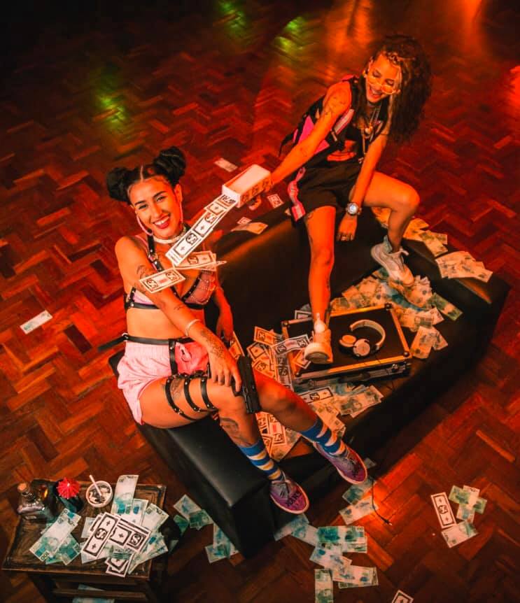 Karla Gnom lança clipe “Fábrica de Hino” em parceria com Nany Nine