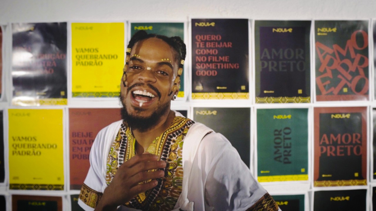Nouve destaca a importância do #AmorPreto como ato político em novo videoclipe