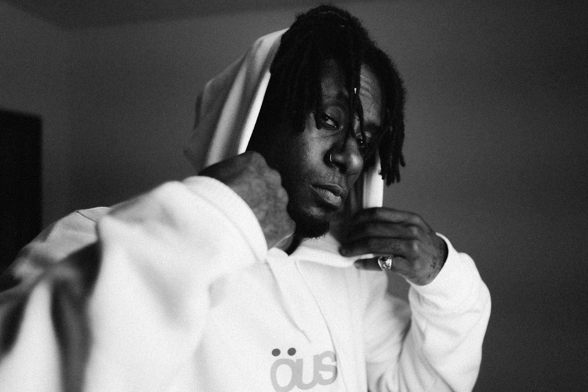 ROOM lança session de Zudizilla, destaque no rap brasileiro, com “Foco nos Planos”