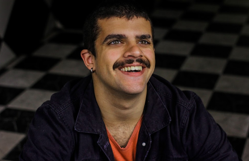Simas canta o desespero e o amadurecimento em “Unhas e Dentes”