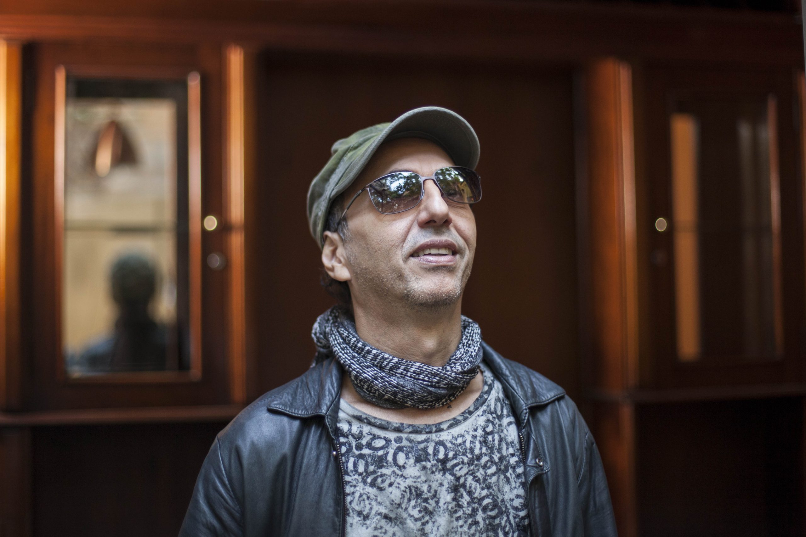Zeca Baleiro lança single ‘Às Vezes o Amor’
