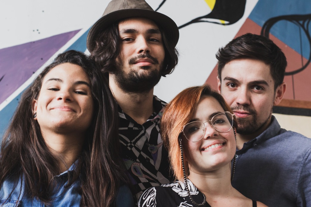 Los Volks aborda vulnerabilidade e paixão em novo single “Vitral”