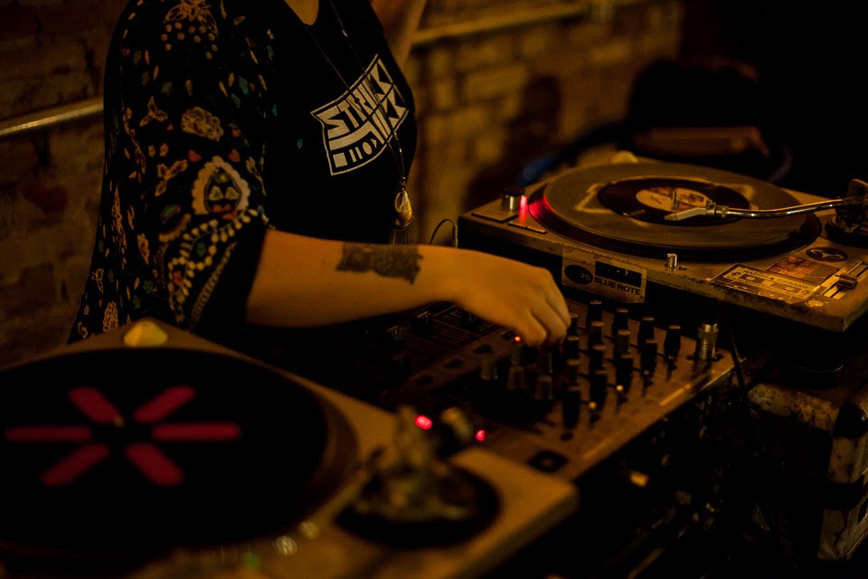 Feminine Hi-Fi Online Sessions: Festival de reggae music reúne semanalmente mulheres DJs de todo o mundo