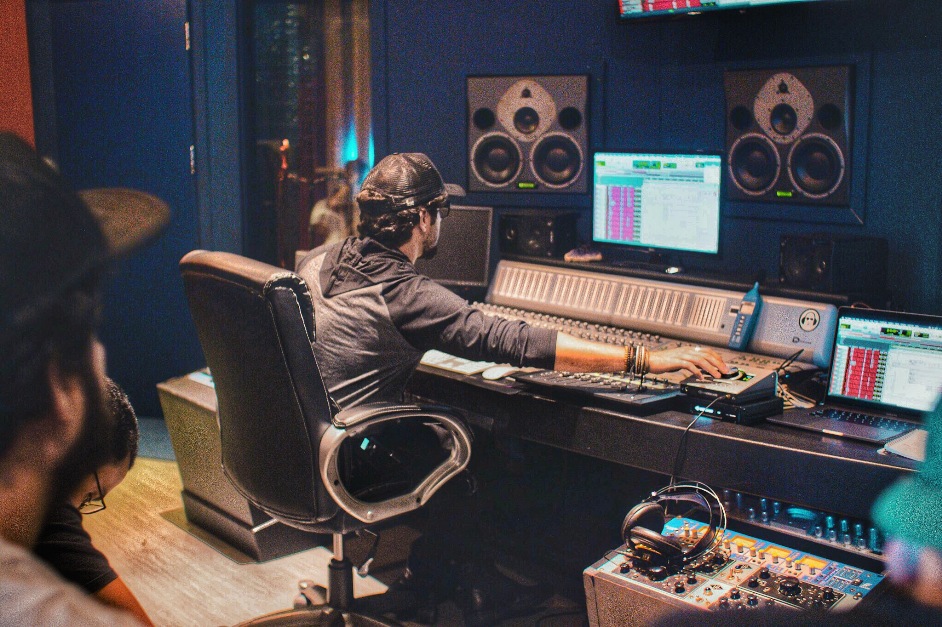 Produção musical X isolamento pela pandemia: como produzir uma música à distância?