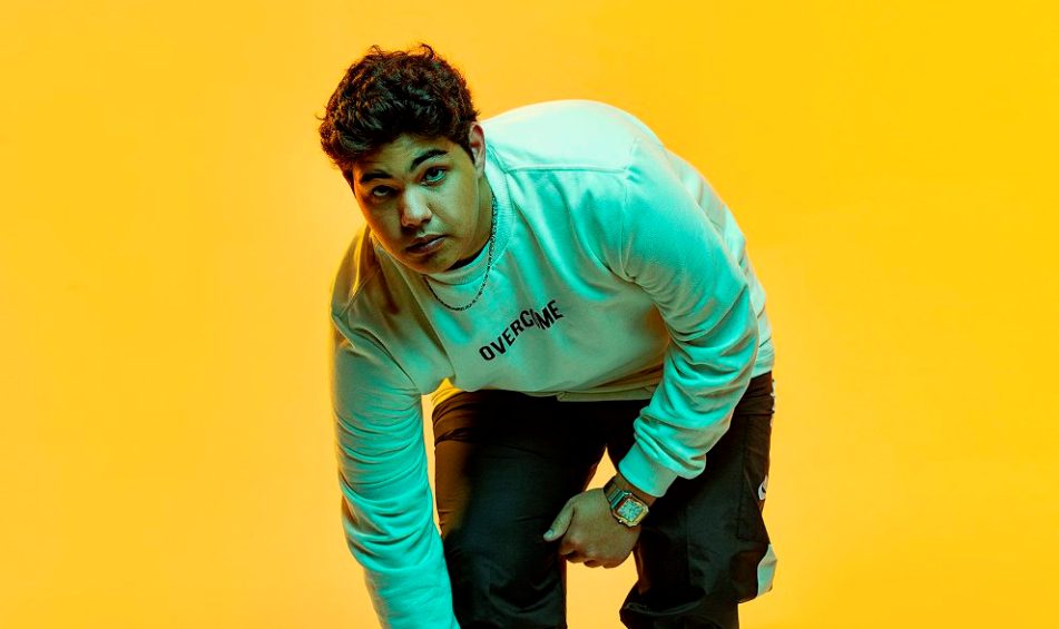 Música, Hit e determinação, promete Karmora, a nova aposta do trap