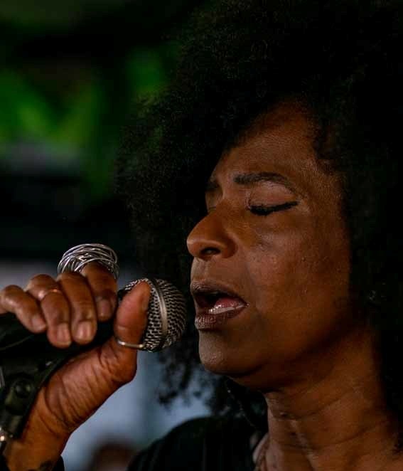 Izzy Gordon apresenta Rainhas, dia 9 de janeiro, no Bourbon Street