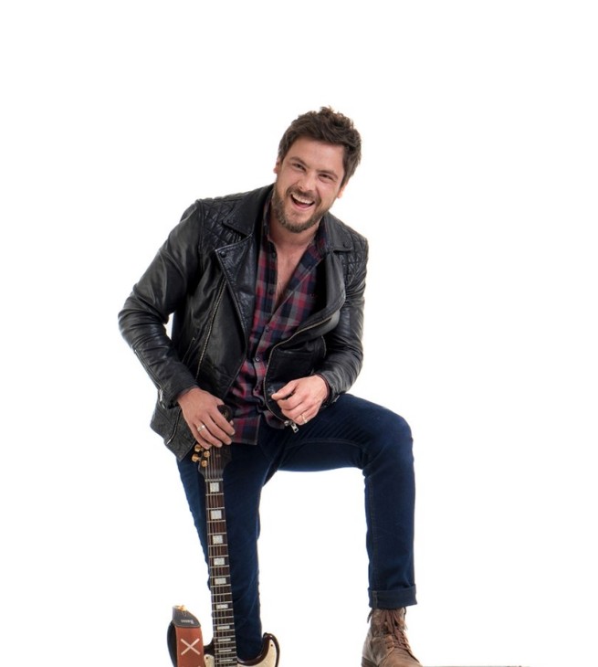 Sergio Guizé faz shows do álbum “À deriva” no Rio de Janeiro