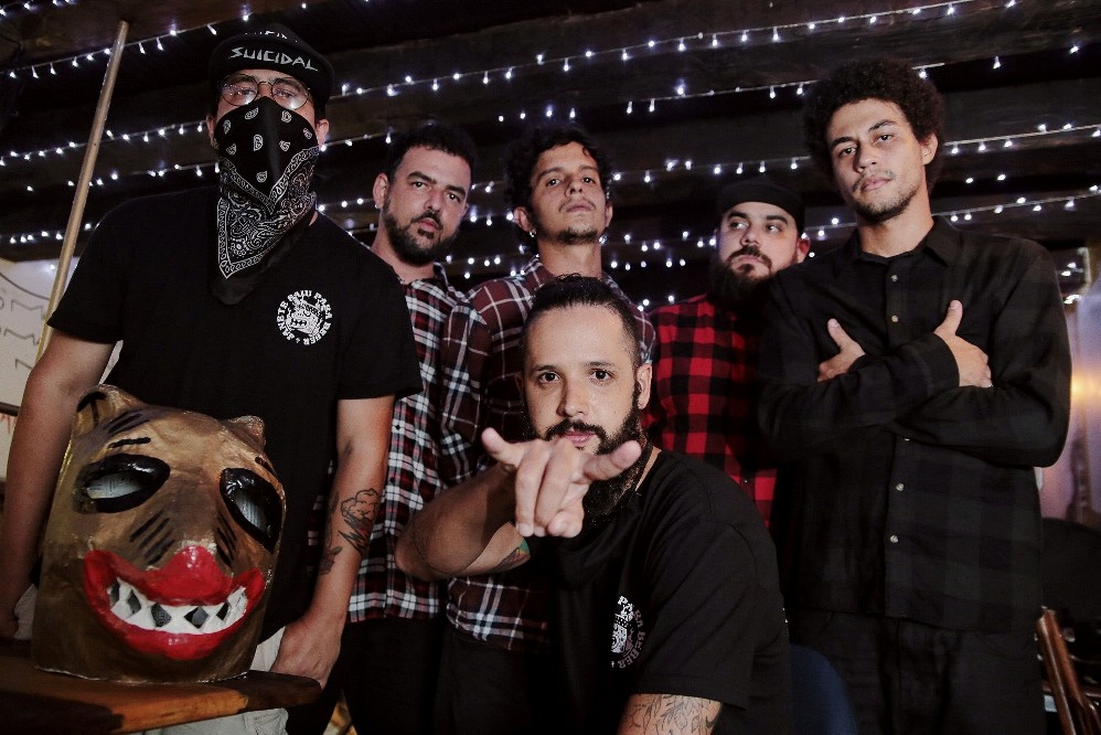 Janete Saiu Para Beber reverbera a cena de pernambuco ao unir rock a ritmos da cultura popular