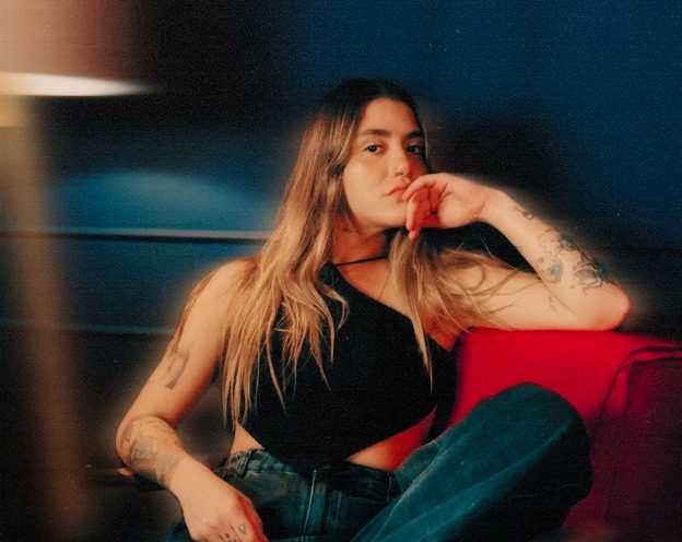 Cynthia Luz revisita seus clássicos em nova fase pop reggae com o projeto “Duo”