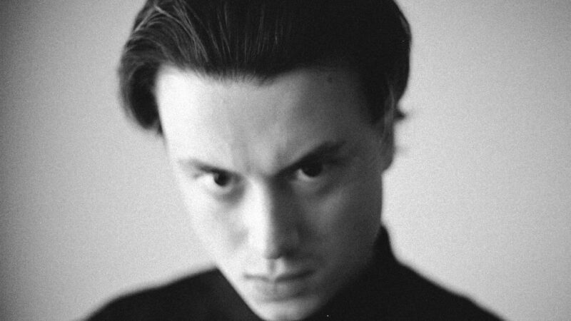 Скубут (Skubut) transforma solidão, perda e conflitos internos em uma viagem sombria pelo post-punk