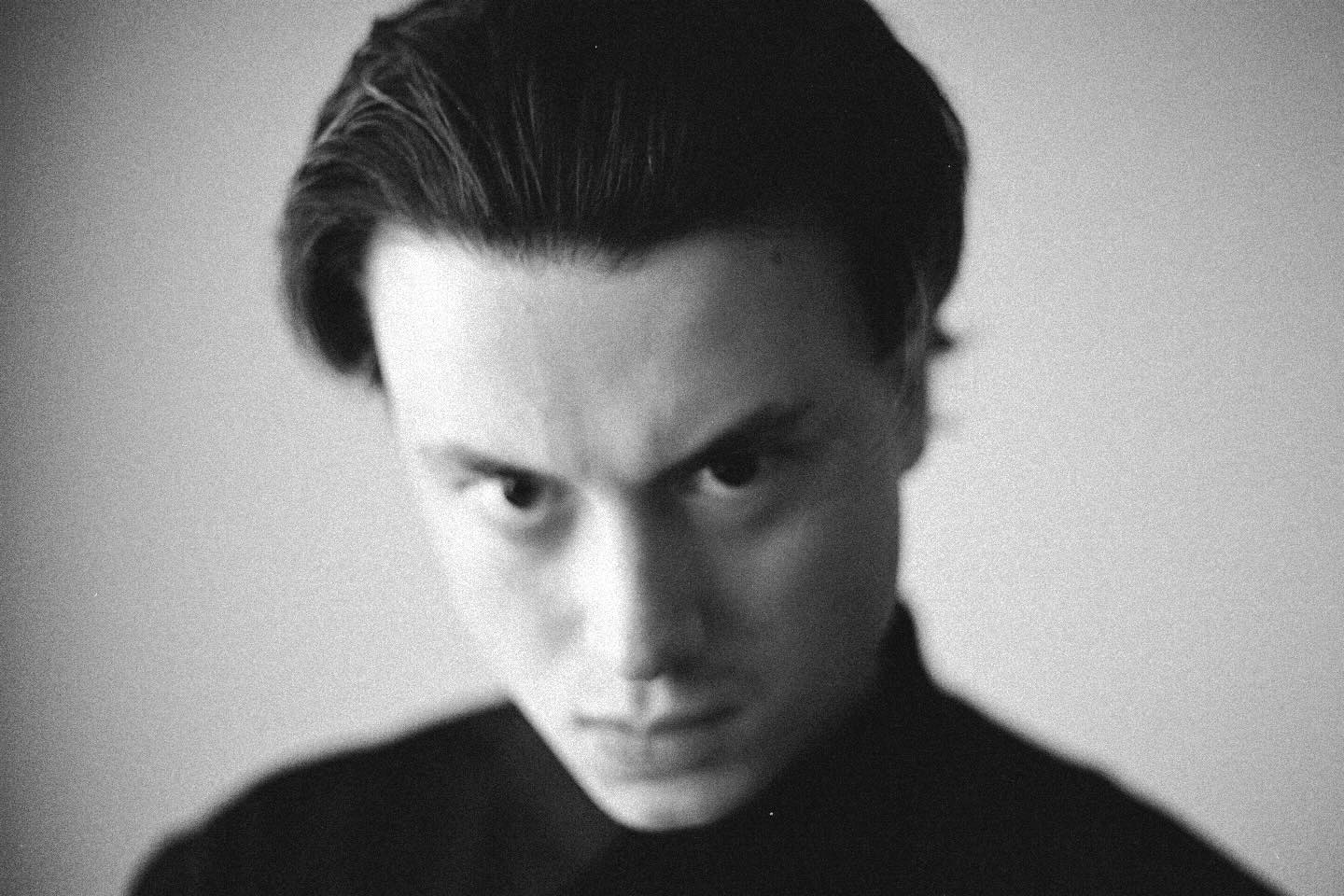 Скубут (Skubut) transforma solidão, perda e conflitos internos em uma viagem sombria pelo post-punk