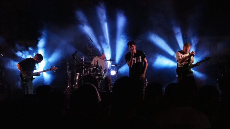 Perfecto Desorden lança “Rompen Los Tejaos” e reafirma a força do rock de rua de L’Hospitalet
